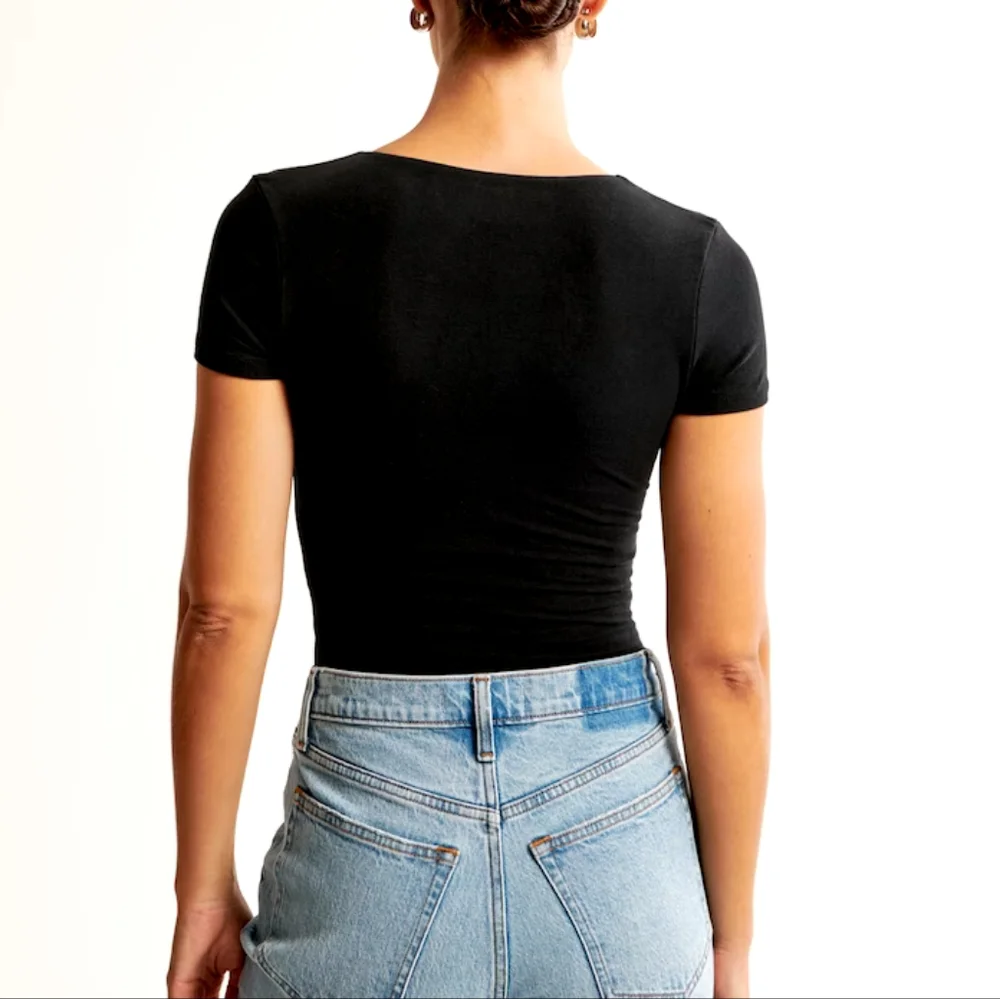 ABERCROMBIE & FITCH: Short-Sleeve Seamless Deep V-Neck Bodysuit - Picture 3 of 4